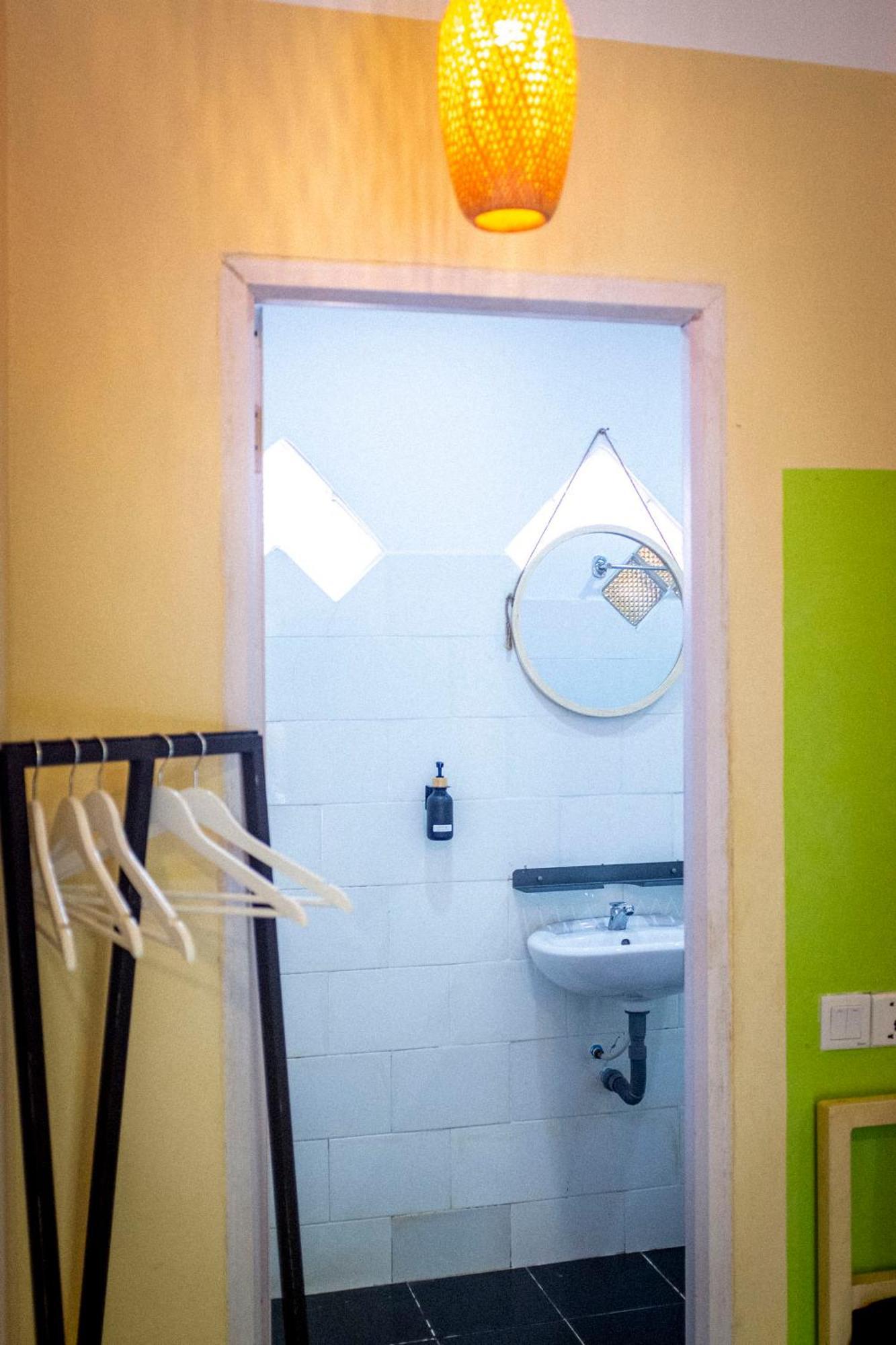 Monkey Republic Kampot Hotell Rum bild